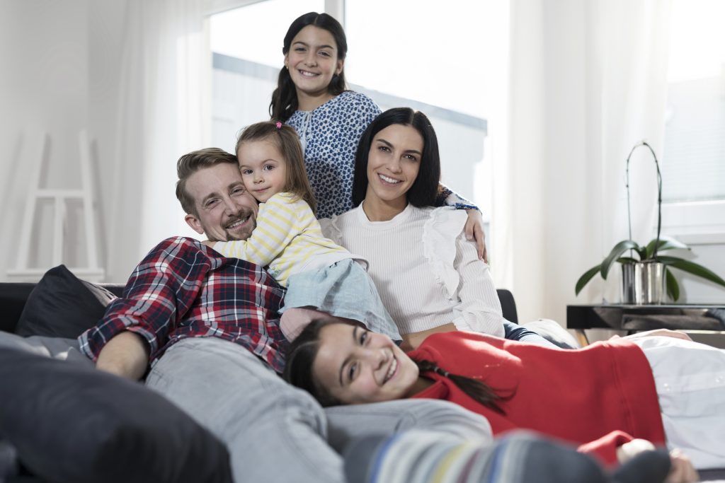 Ailesiyle güvende bir aile — M&B Grup Sigorta